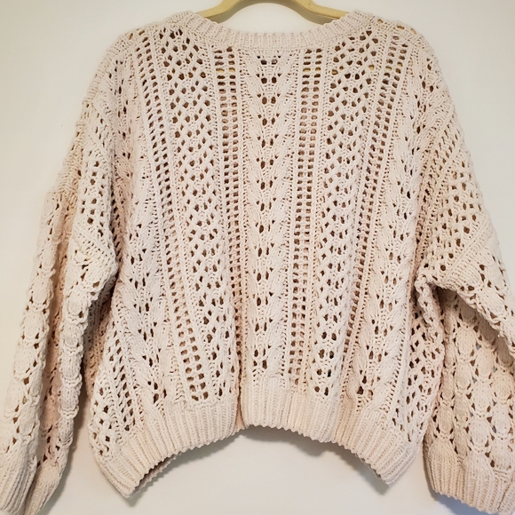 Chunky, cut-out creme sweater - Picture 2 of 2